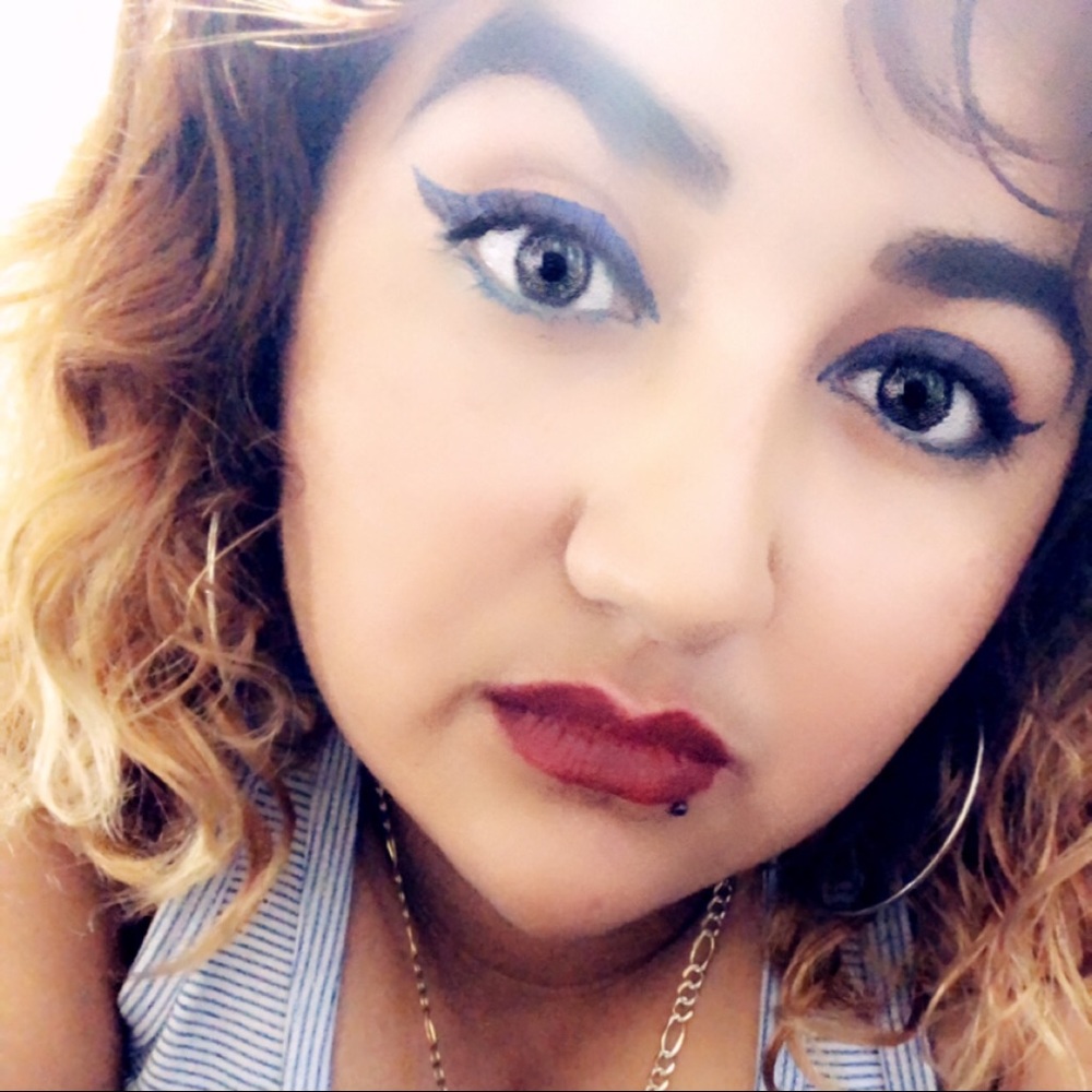 Meet your Posher, Daniella